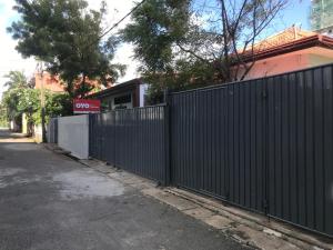 Leos Home Stay
