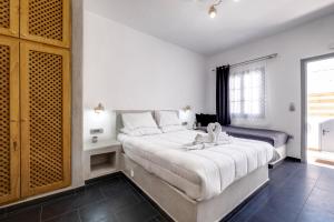 Beach Houses Santorini