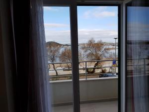 Beach apartment ANA with sea view, balcony, garden & bbq, Murter - Dalmatia