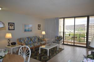 Romantic Waikiki Banyan 2513 with Ocean and Diamond Head Views and Free Parking!