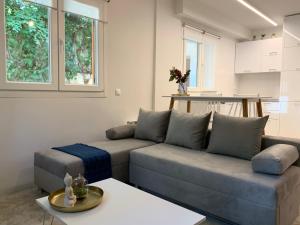 Renovated apartment in Kifissia Center near Metro G25