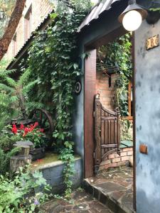 Two-Bedroom Apartment room in Flower Street