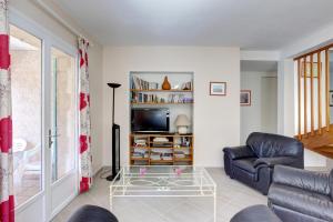 villa 8 pers, climatisée, piscine chauffée, un havre de paix sous les pins parasols