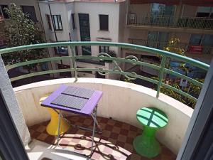 Appartements Grand F2 60mq centre Antibes, proche plages, commerces, 2 balcons, parking, train, bus, deco vintage, pet friendly : photos des chambres