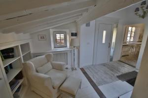 White Home by Mmega