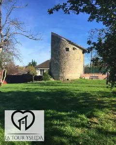 L'insolite et médièvale Tour Yselda - 阿列河畔瓦雷讷