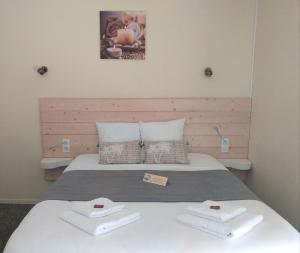 Hotels Hotel La Couronne : Chambre Simple