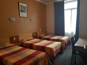 Hotels Hotel Saint Sebastien : Chambre Triple