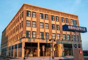 Ariel Broadway Hotel - نورث أولمستيد
