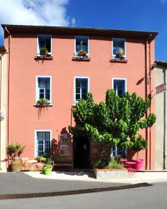 Chambres d Hôtes et Gîtes- L Abri sous Roche