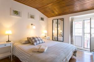 Down Chiado Easy Apart