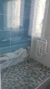 lESCALE à 50 m de la gare de viry chatillon