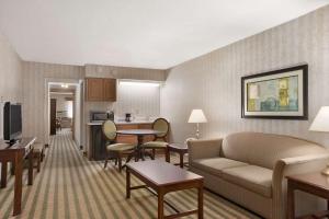 Studio Suite with Two King Beds - Mobility Access/Non-Smoking room in Ramada by Wyndham Saginaw Hotel & Suites