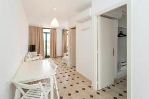 Room #136336820 room in Beach Club Menorca