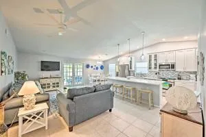 Modern Retreat with Pool Near Vanderbilt Beach! - Naples Park
