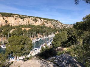 Appartements Le Mouton a 5 Pattes Aubagne-Cassis-Aix en Provence : photos des chambres
