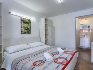 Apartment Nika-10 by Interhome