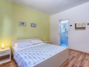 Apartment Nika-12 by Interhome 