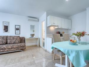 Apartment Nika-12 by Interhome