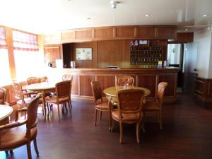 Hotels Hotel Des Tilleuls : photos des chambres