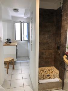 Appartements La Taniere de l'Ours Blanc Aubagne-Cassis-Aix en Provence : photos des chambres