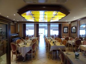 Hotels Hotel Des Tilleuls : photos des chambres