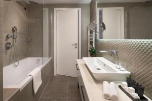 Deluxe Double or Twin Room with Sea View room in Amphora Hotel