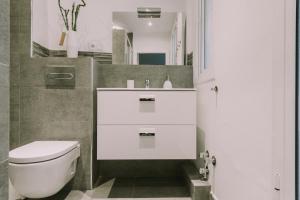 AD32 Apartamento Luminoso a los pies del Puente de Triana