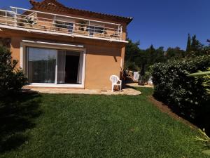 Ou Souleou appartement 3 étoiles dans villa Spa béton jardin vue mer et colline