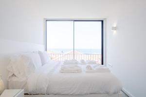 Boutique Rentals- Bliss By The Sea Apt- Ocean views in Foz Beach