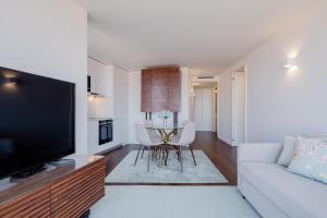 Boutique Rentals- Bliss By The Sea Apt- Ocean views in Foz Beach