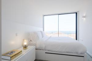 Boutique Rentals- Bliss By The Sea Apt- Ocean views in Foz Beach