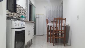 CASA 01 DORM TERRENO COMPARTIDO