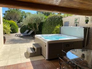 Maisons de vacances Mas Beau Soleil & Spa Gites de Charme avec Jacuzzi Prive : photos des chambres