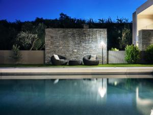 Aguacate Glafki with heated private swimming pool