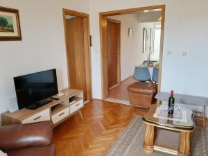 Apartments Deranja