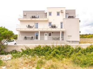 Charming Apartment in Novalja near Seabeach