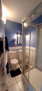 Hotels Le Marmagne : Chambre Double avec Salle de Bains Privative