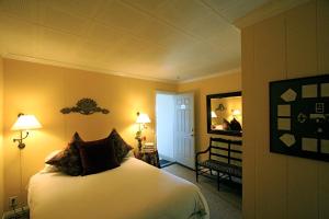 Queen Room room in The Tides - Laguna Beach