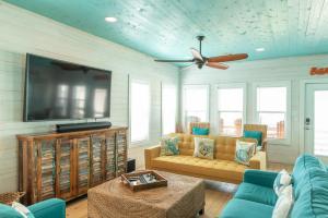 Four-Bedroom House room in Beach Therapy home