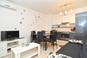 Apartments Stana 242 