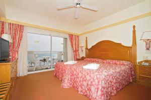 Suite room in Hotel Riu Palace Tres Islas
