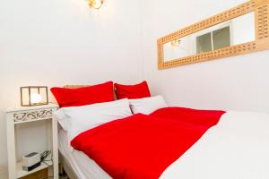 Charming townhouse with AirCon only 500m from the Marina and the typical market