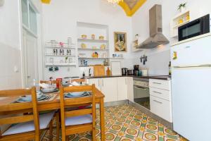 Olho Townhouse with Roof Terrace Courtyard 5min to Ferry Market