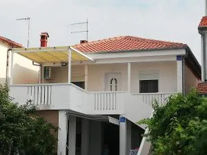 Apartman Nina - 图兰杰