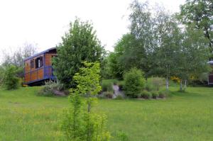 Sejours a la campagne Les Roulottes et Cabanes du Livradois : photos des chambres