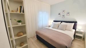 Seaview Apartment with Balcony and Terrace Barac 