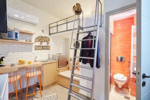 Mind-blowing petite studio in the heart of Athens!