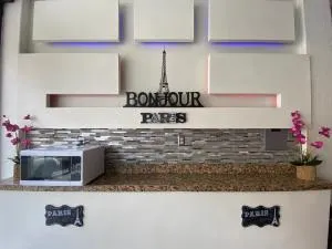 Hotel Paris - 提华纳