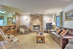 Home w Serene Deck in Twain Harte!